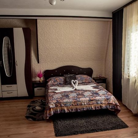 Casa Robi Hotel Pestisani Luaran gambar