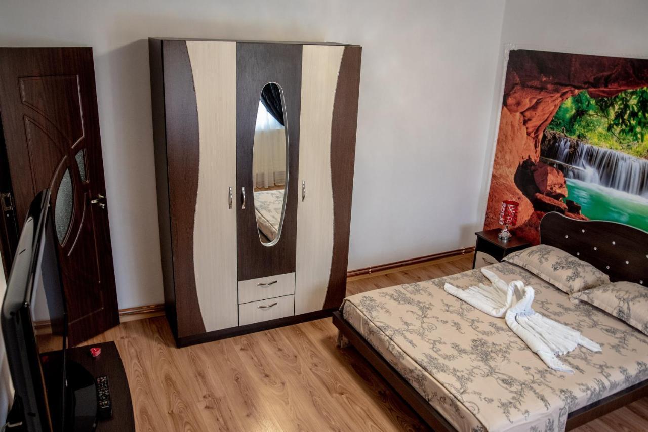 Casa Robi Hotel Pestisani Luaran gambar