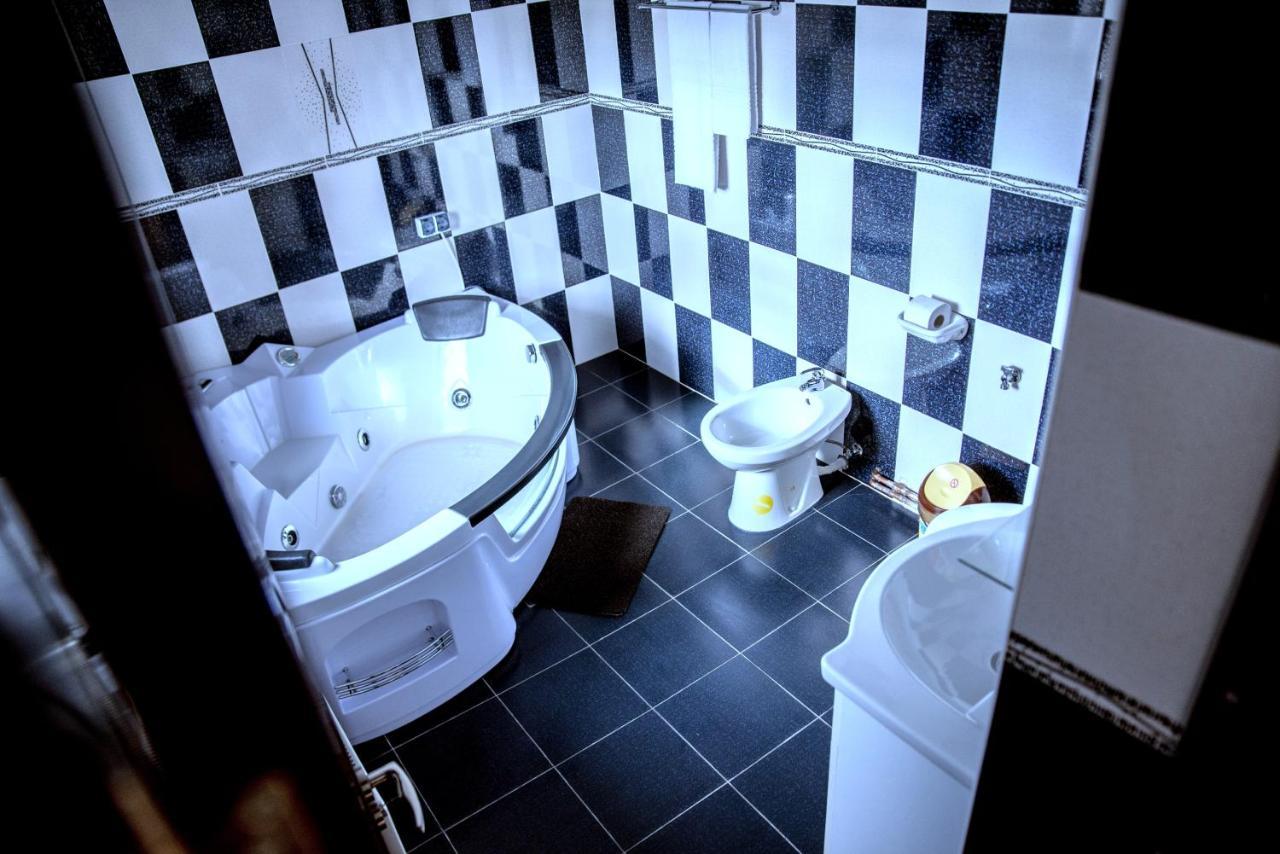 Casa Robi Hotel Pestisani Luaran gambar
